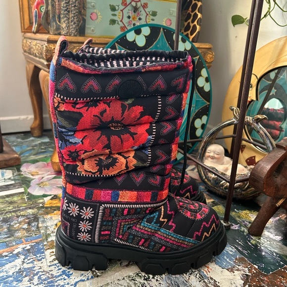 FARM RIO Scarf Chunky Lug Sole Tall Puffer Boot Bright Multicolor *9.5*Like New - Picture 8 of 16